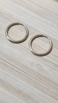 Créoles lisses fines dorées 16 mm