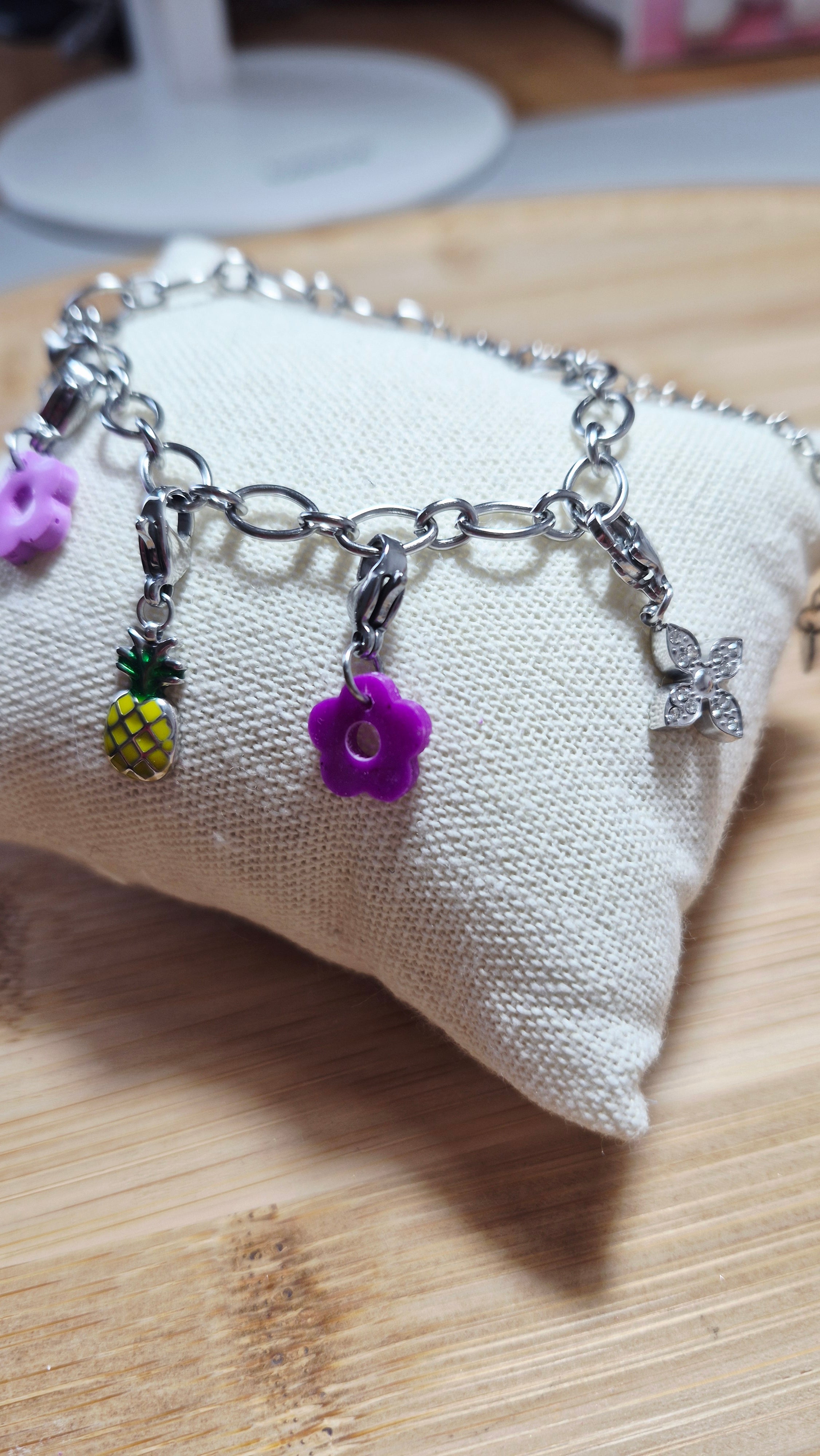 Bracelet argenté charms violets