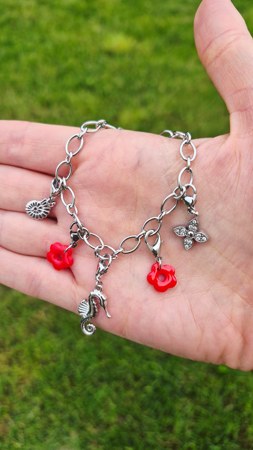 Bracelet argenté charms fleurs rouges