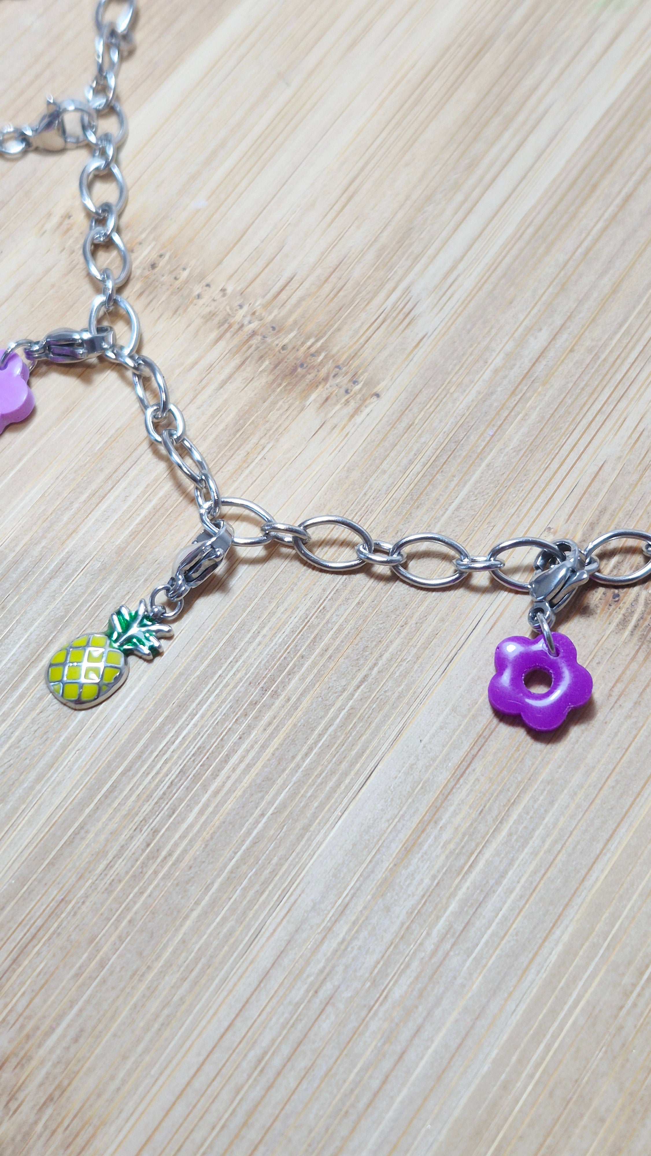 Collier argenté charms violets