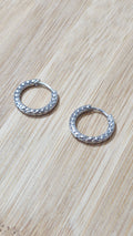 Créoles martelées argentées 12 mm