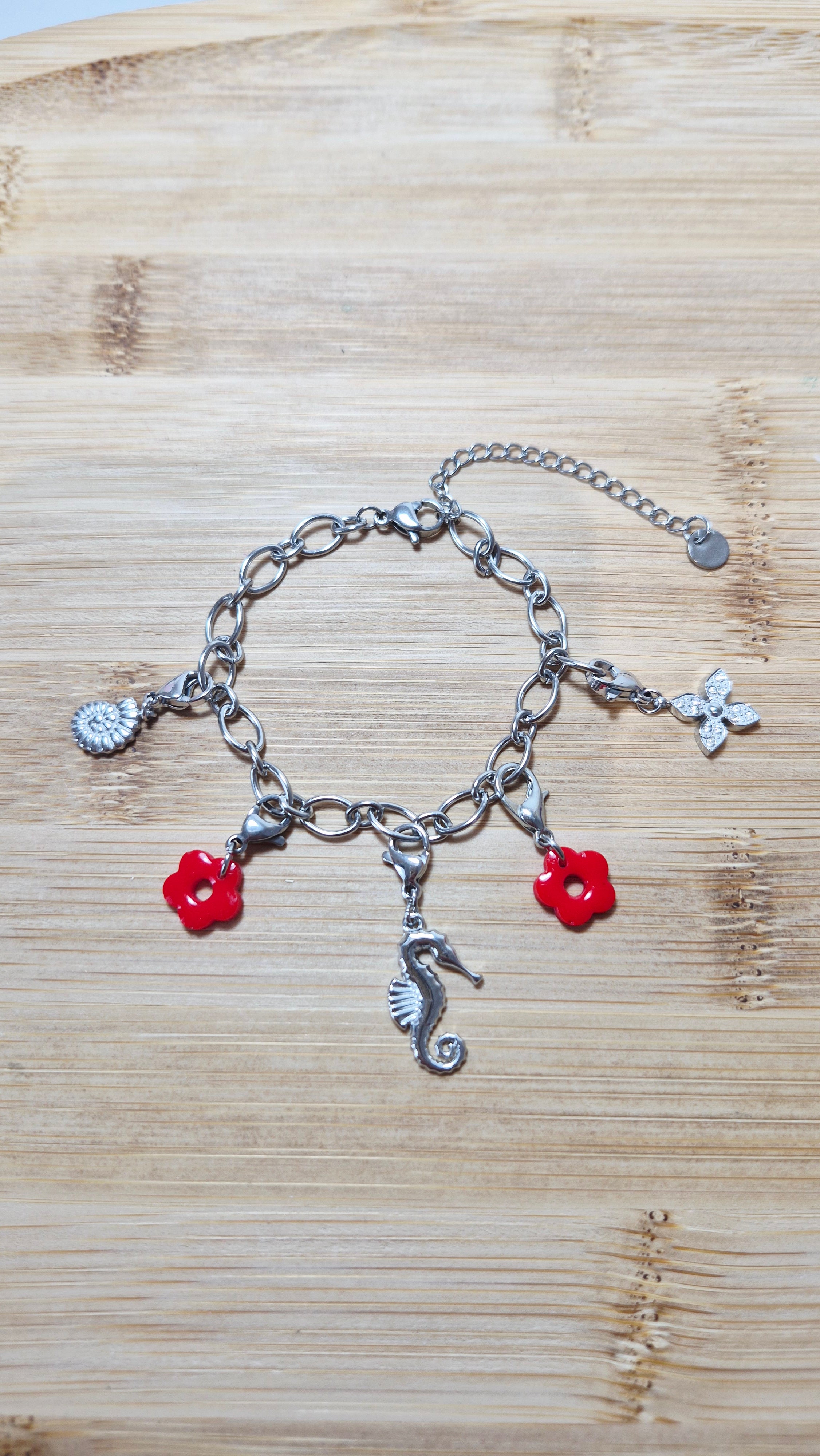 Bracelet argenté charms fleurs rouges
