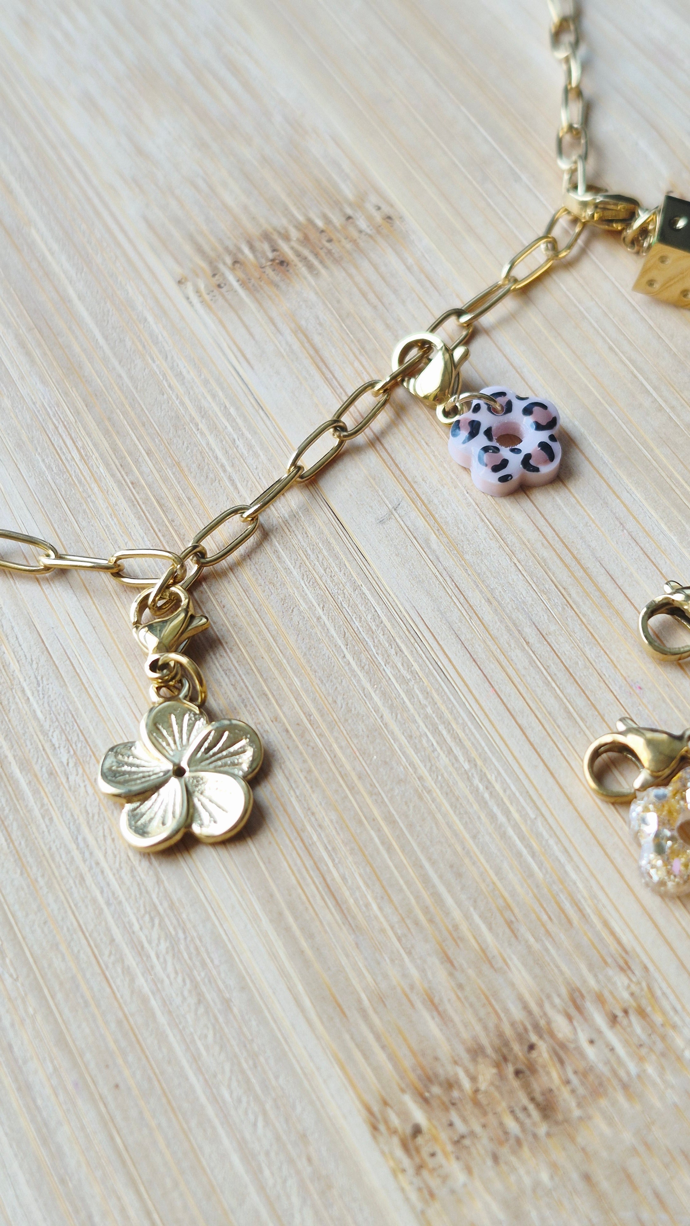 Collier charms collection féline