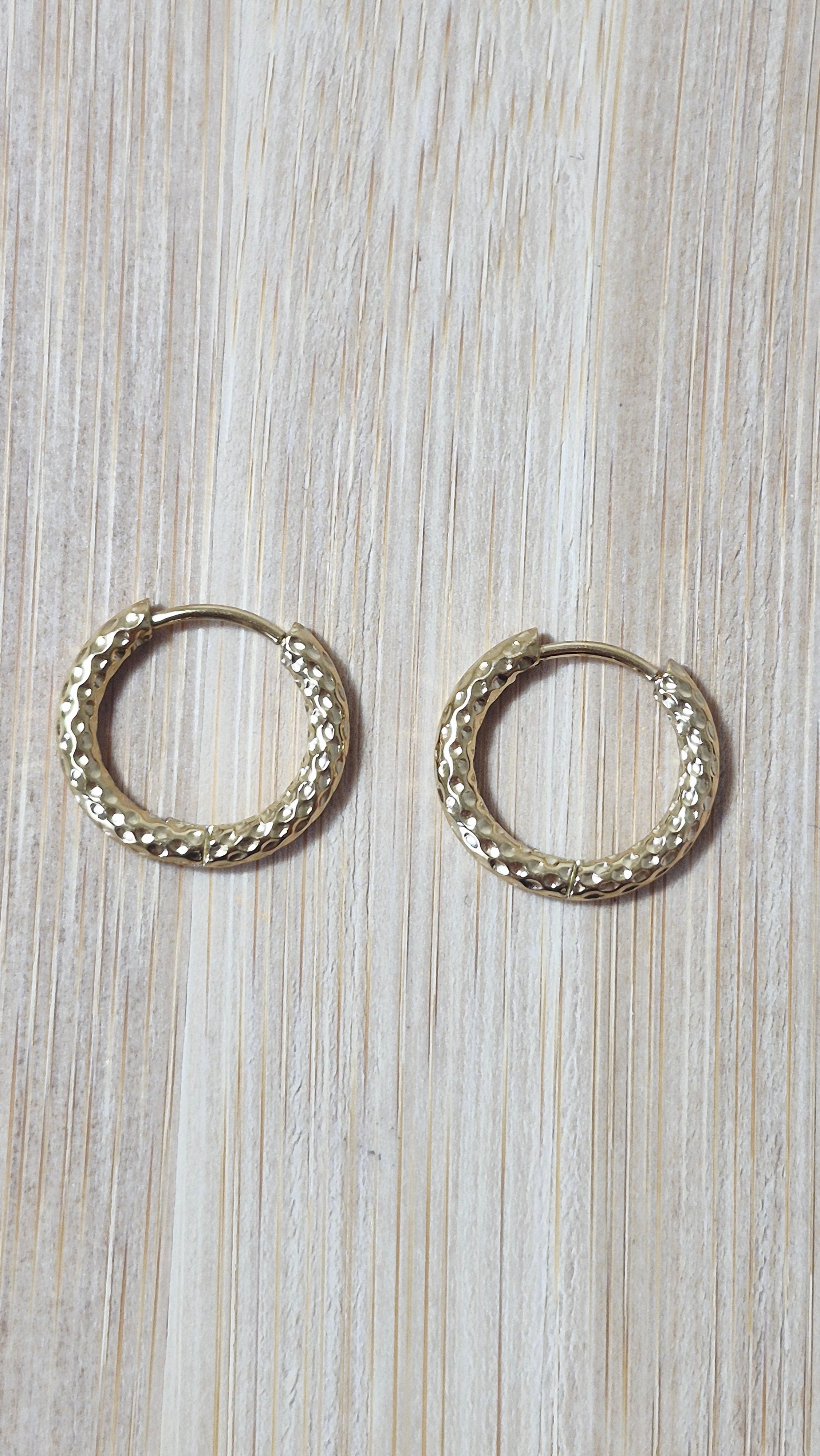 Créoles martelées dorées 12 mm