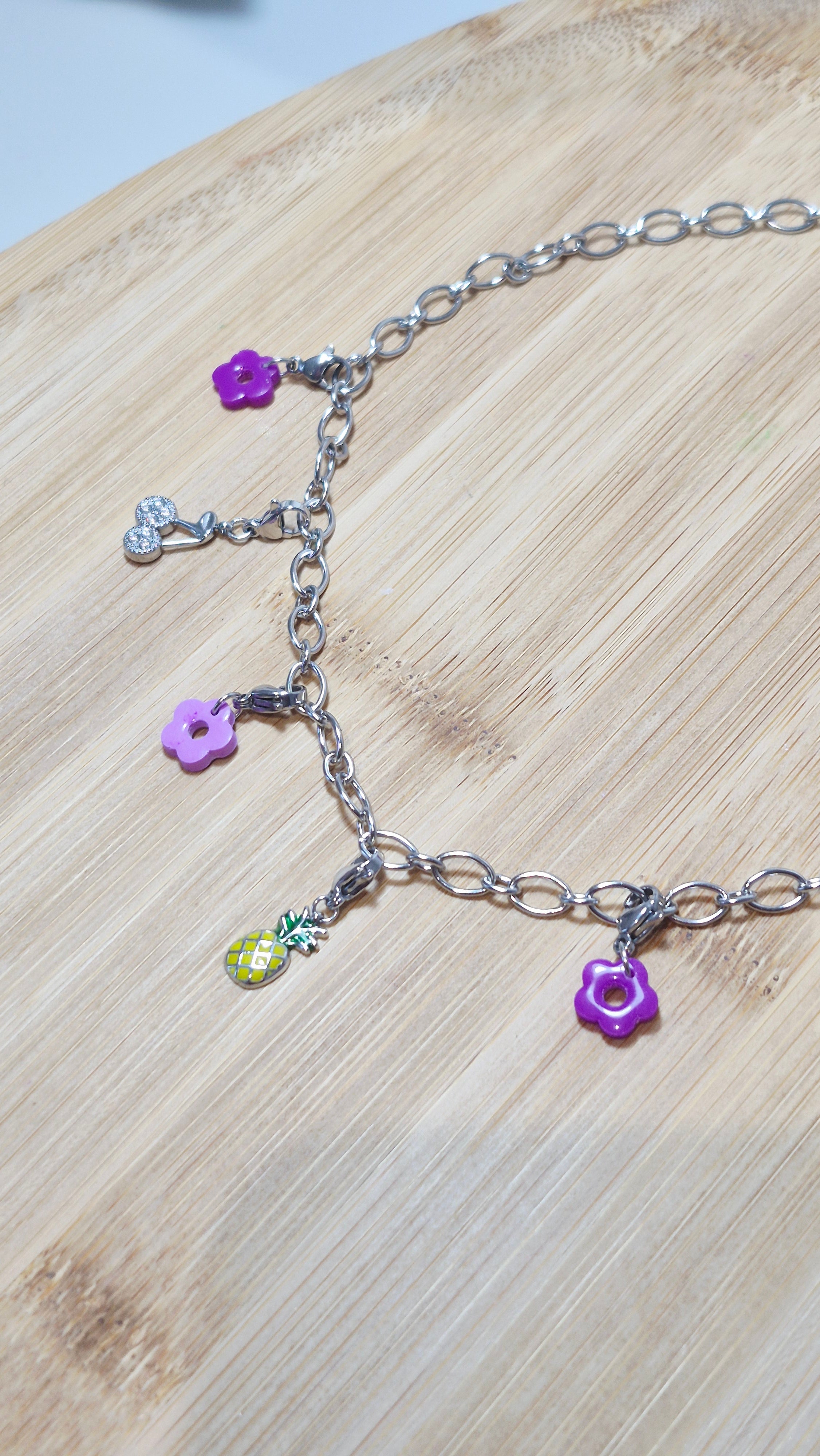 Collier argenté charms violets