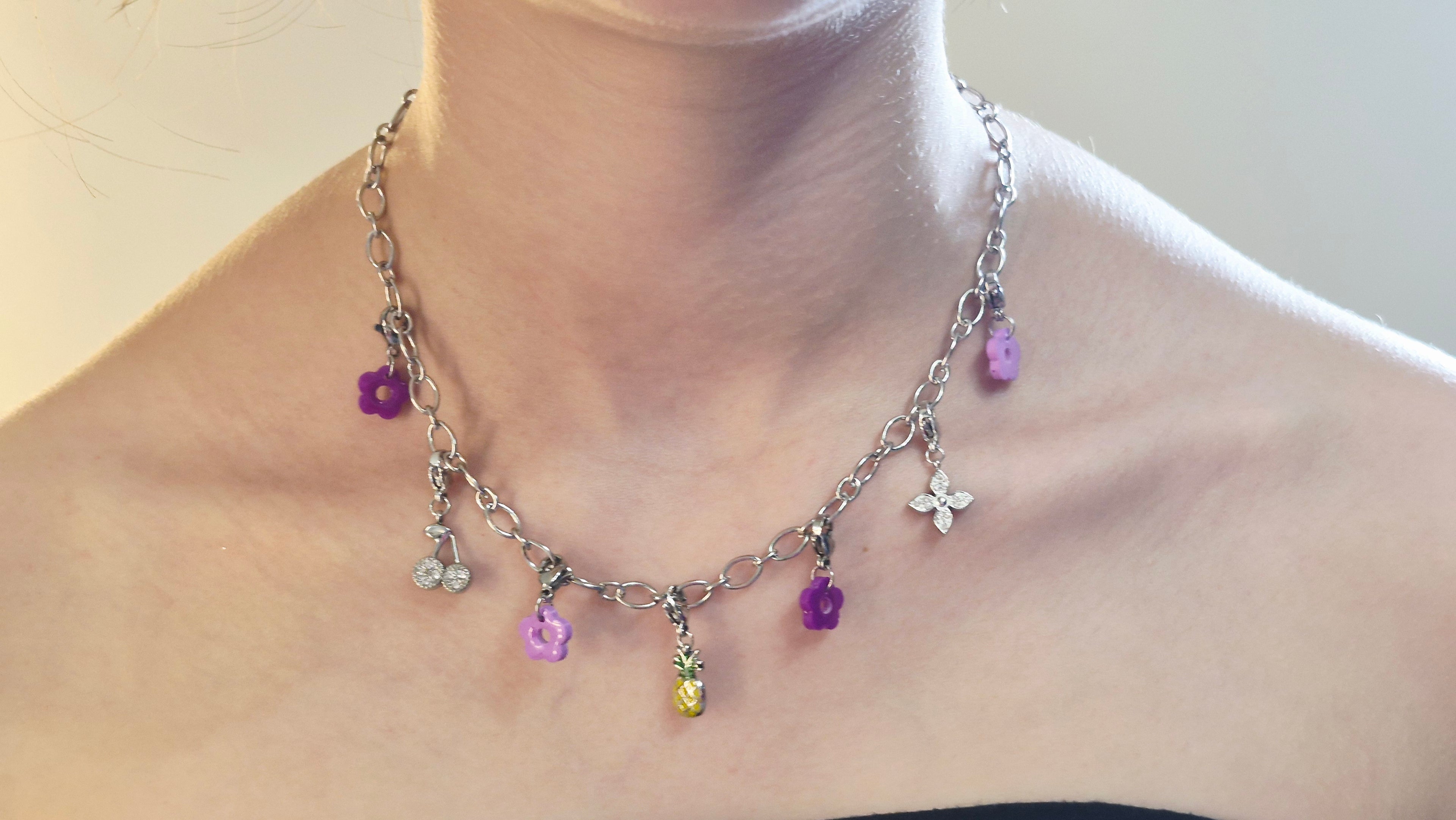 Collier argenté charms violets