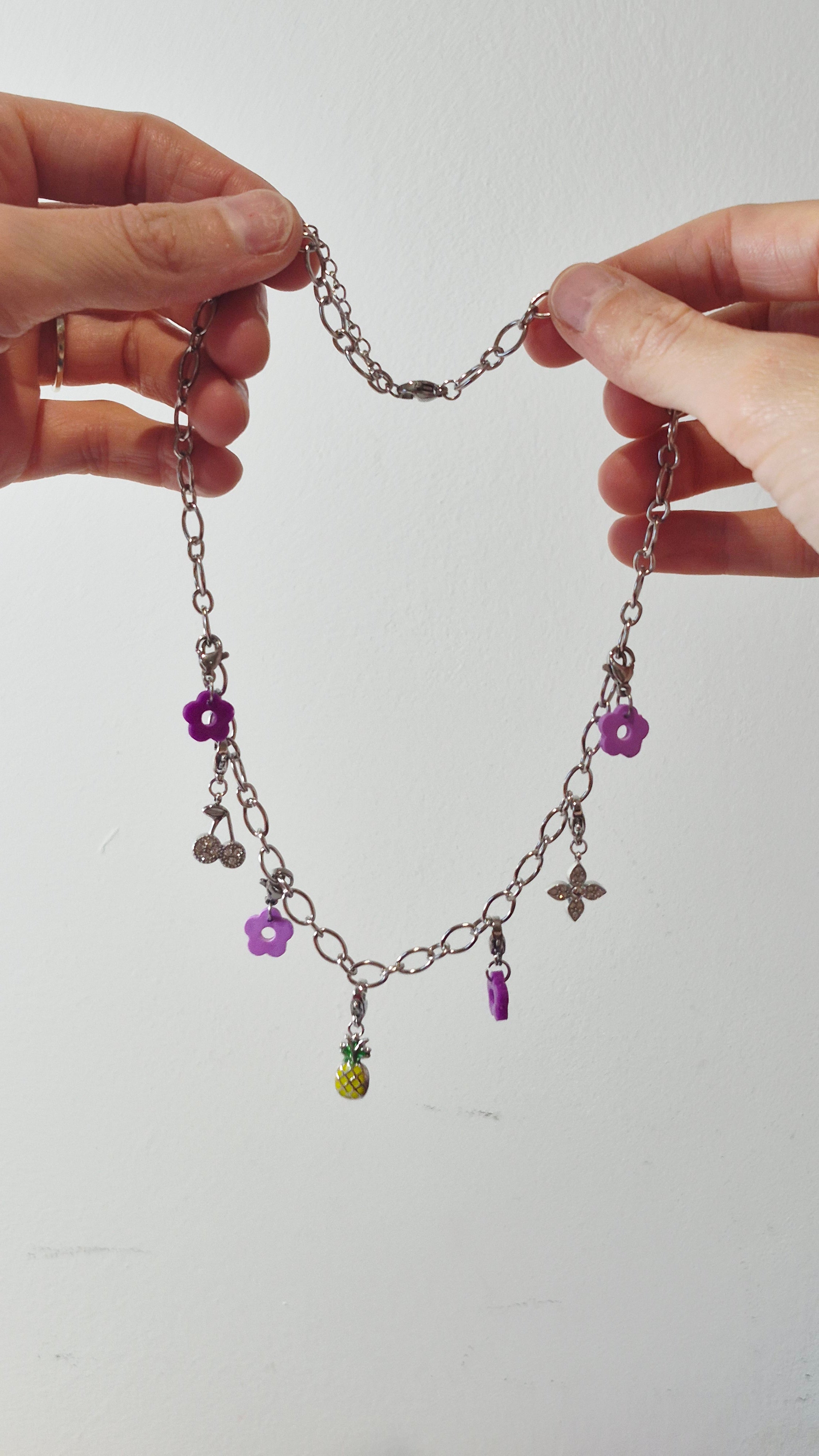 Collier argenté charms violets